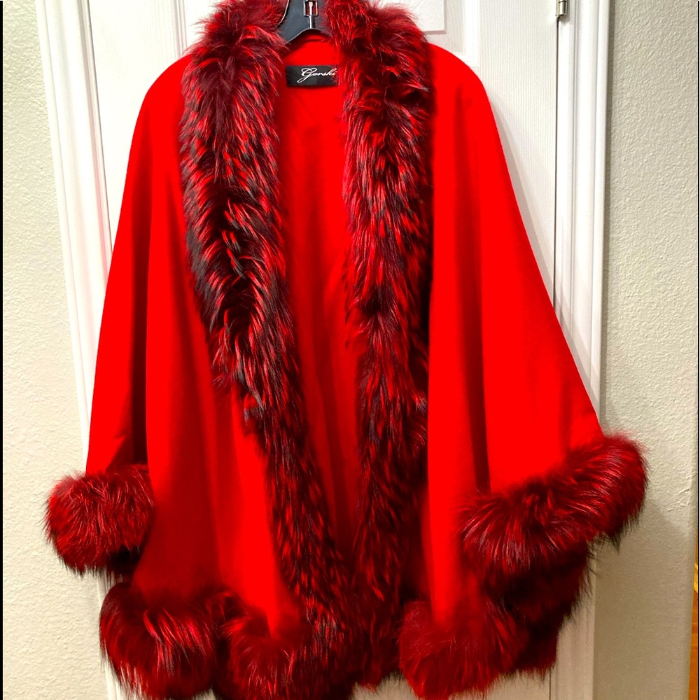GORSKI 100% CASHMERE & SILVER FOX CAPE Purchased at Neiman Marcus. Price Firm